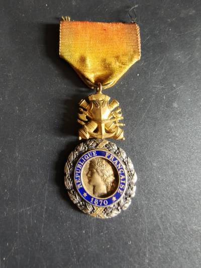 老王徽章第191期 - 法国军事奖章    三共时期    950银镀金珐琅    20g