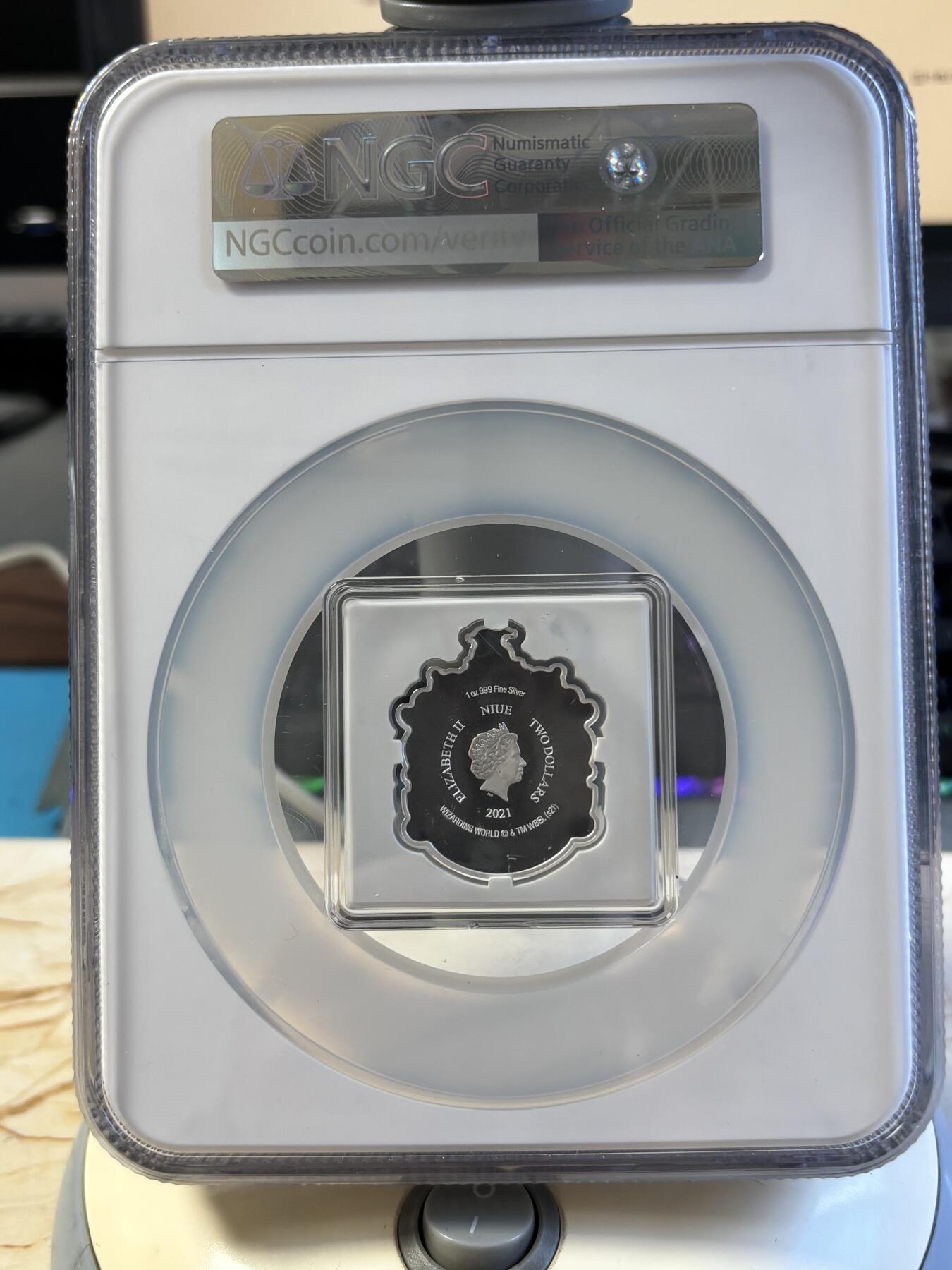 第197期拍卖 纽埃2021年哈利波特赫奇帕奇徽章纪念银币NGC-PF70首期无盒无证书，999银，发行5000枚