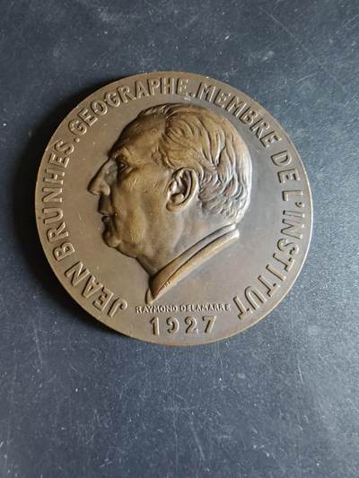 老王徽章第191期 - 法国人文地理学泰斗让·布吕内斯大铜章       布吕内斯是法国现代人文地理学的创始人，法兰西学院院士，索邦大学教授，20世纪最具影响力的地理学家之一       直径68mm     重量135.6g