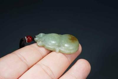 上海都达杂项专场103【全场包邮】  天然和田玉精雕《福禄》挂件 附鉴定证书66-135