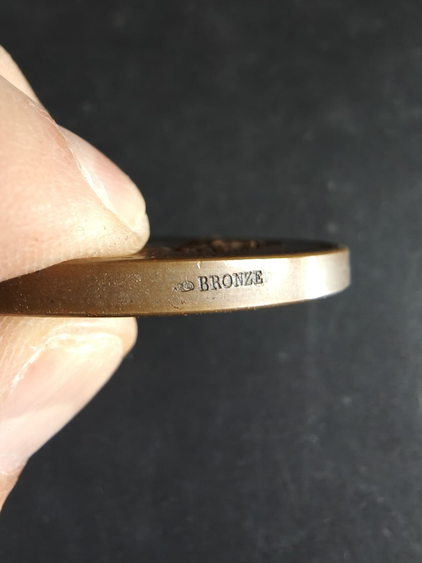 老王徽章第191期 法国畜牧业协会大铜章     原盒     直径58mm     重量92.9g