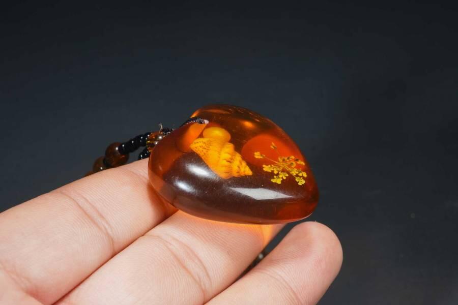 上海都达杂项专场七十二【全场包邮】 琥珀心形挂件61-364