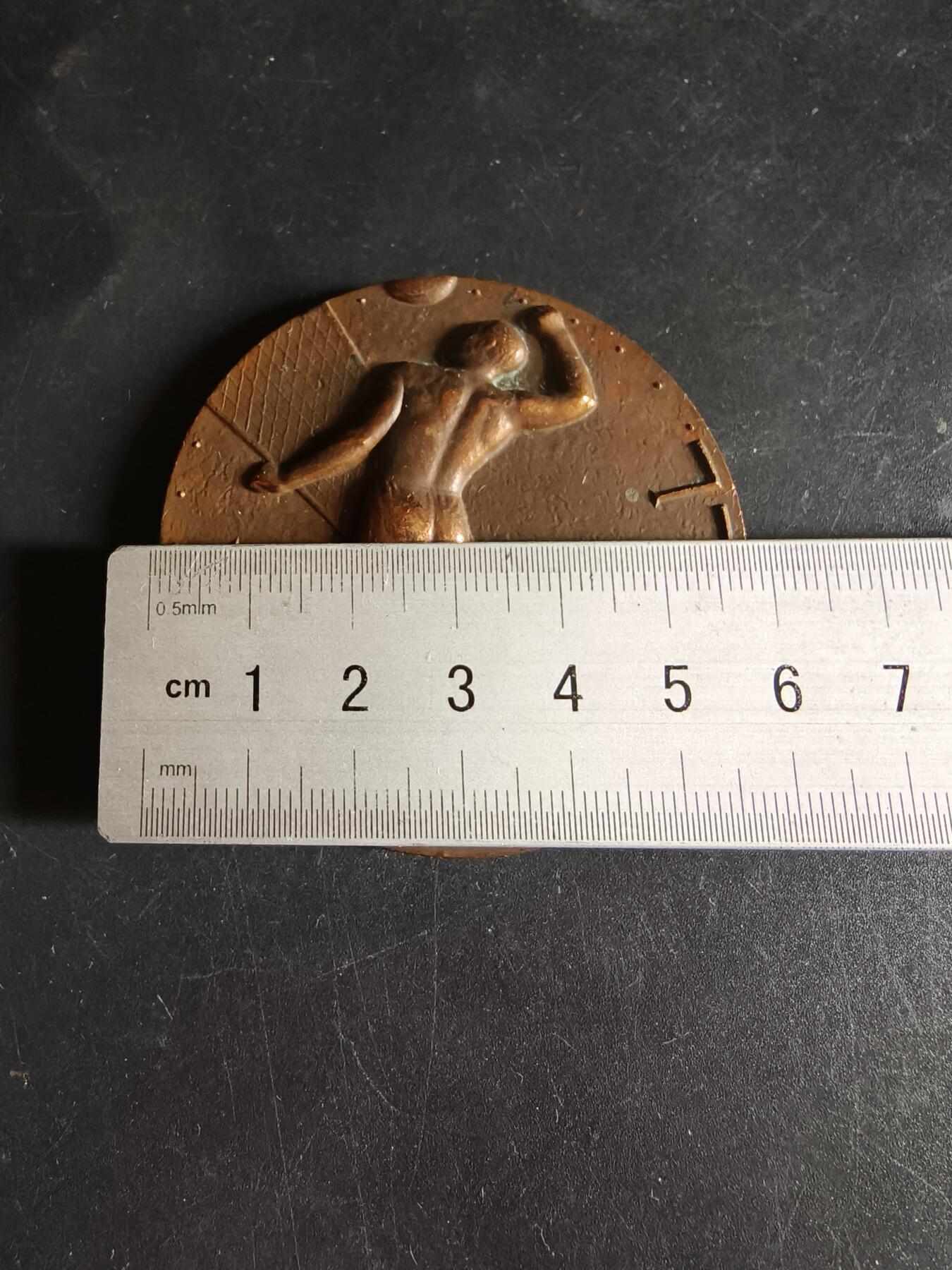 老王徽章第191期 法国排球运动主题大铜章    高浮雕     直径58mm     重量103.1g