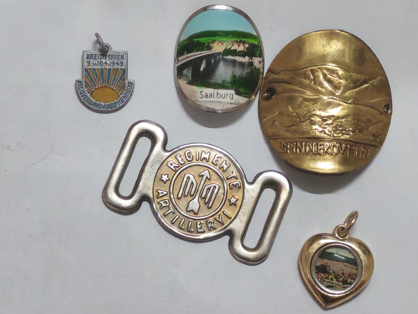 韵星假日军品类拍卖第51期  -- Rimey Holidays Militaria Auction 51 民主德国联邦德国腰带 城市纪念章等