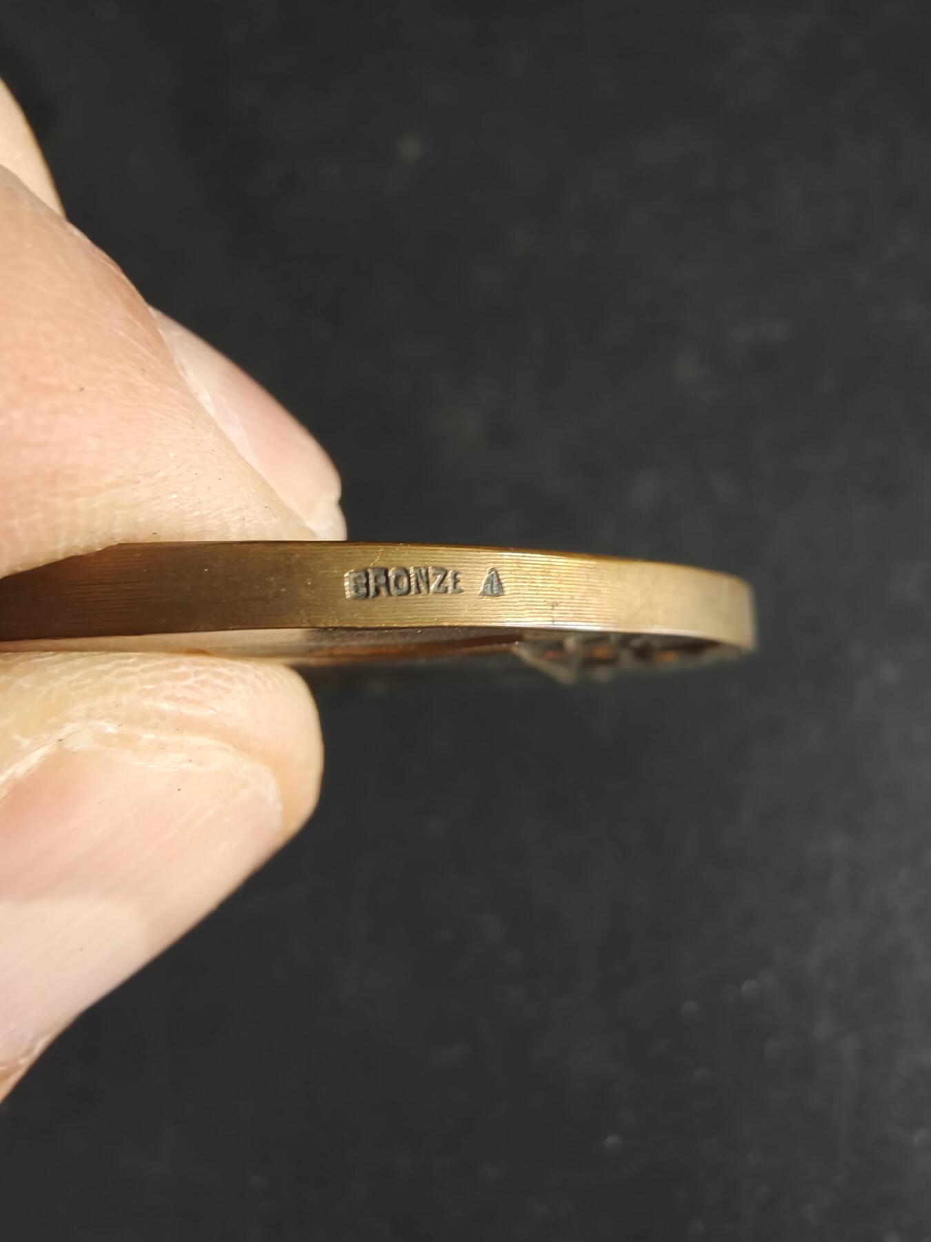 老王徽章第191期 法国《小巴黎人》报田径竞赛大铜章      大师Fraise作品     直径50mm     重量55.6g