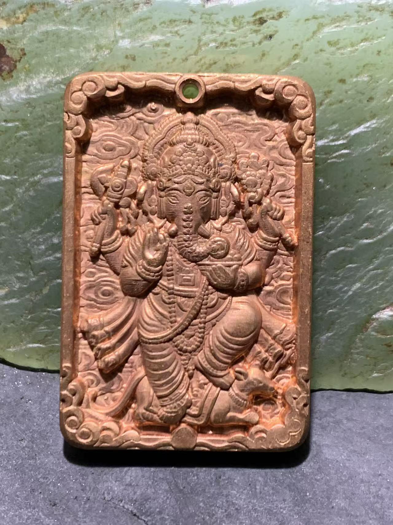 精美紫铜象神护身牌一个，