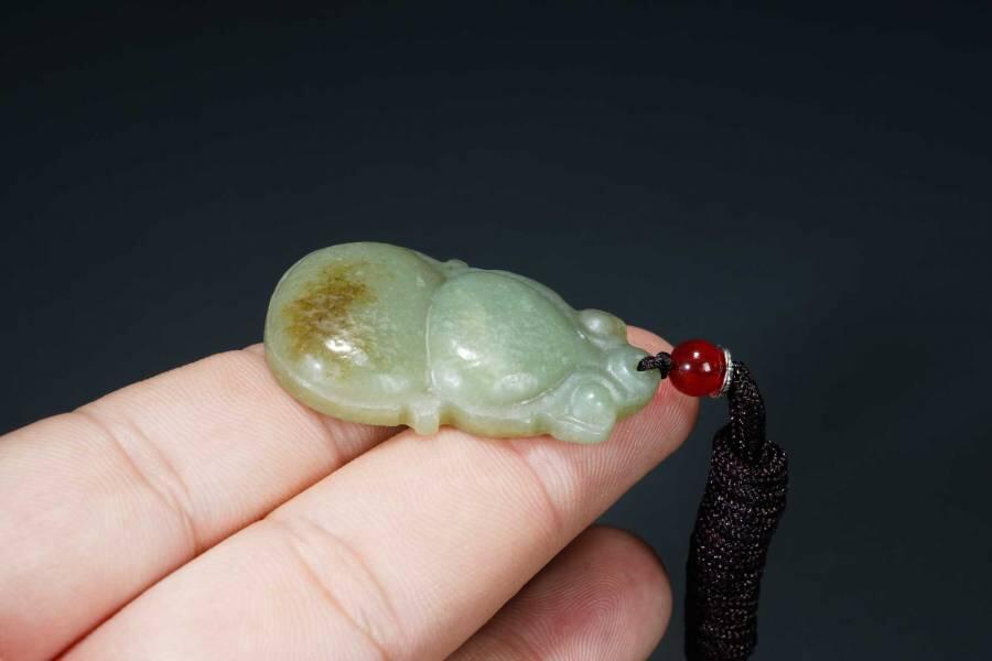 上海都达杂项专场六十六【全场包邮】 天然和田玉精雕《福禄》挂件 附鉴定证书66-135