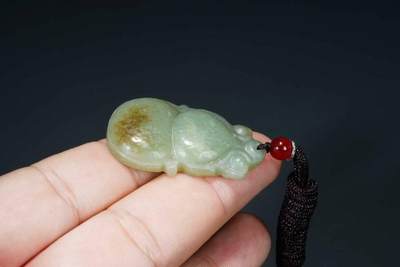 上海都达杂项专场103【全场包邮】  天然和田玉精雕《福禄》挂件 附鉴定证书66-135