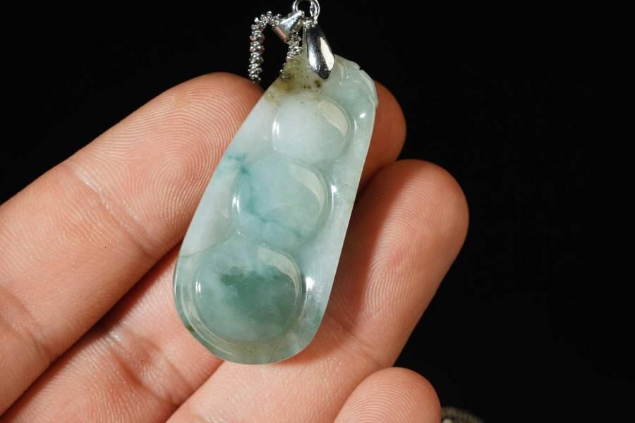 上海都达杂项专场七十二【全场包邮】 天然冰糯种翡翠（A货）福豆挂件67-125