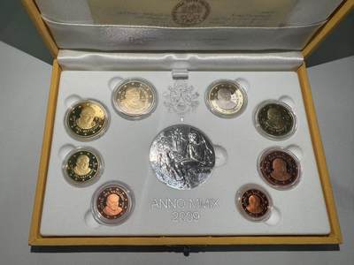 《外钞收藏家》第六百二十四期（精品场）（长期征集拍品、欢迎藏友们联系合作） - 【精制proof】梵蒂冈2009年精制欧元带45克大银章 银章的银价都要900多了！