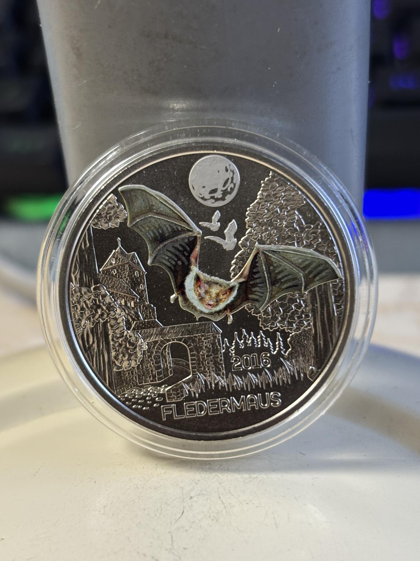 第196期拍卖 奥地利2016年夜光动物系列蝙蝠荧光效果彩币