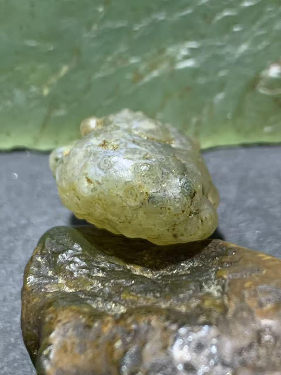 精美戈壁高玉化冻料奶油皮筋脉石原石一颗