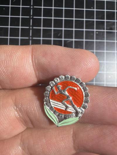 古冰库章牌勋赏收藏0起拍卖 劳卫制长跑章