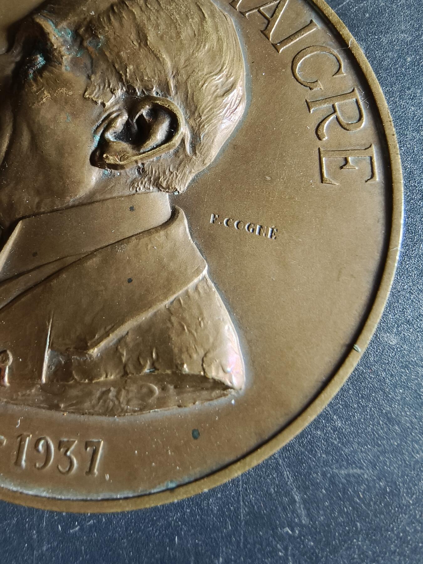 老王徽章第191期 法国1937年亨利·德·皮迈格雷任职巴黎市议员25周年大铜章       高浮雕       直径64mm     重量96g