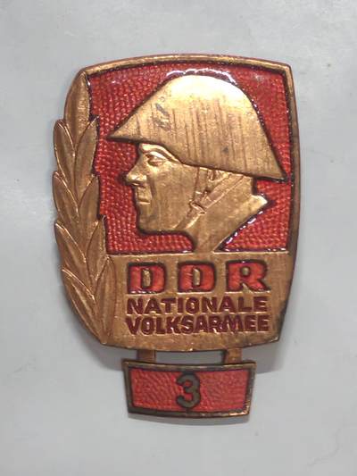 韵星假日军品类拍卖第51期  -- Rimey Holidays Militaria Auction 51 - 民主德国优秀士兵奖章三次获得