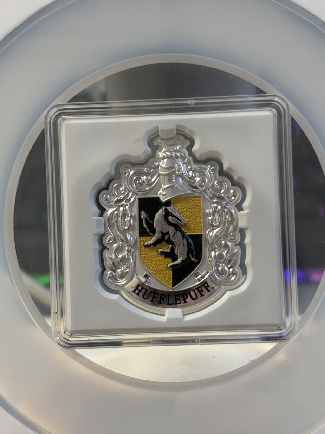 第197期拍卖 纽埃2021年哈利波特赫奇帕奇徽章纪念银币NGC-PF70首期无盒无证书，999银，发行5000枚