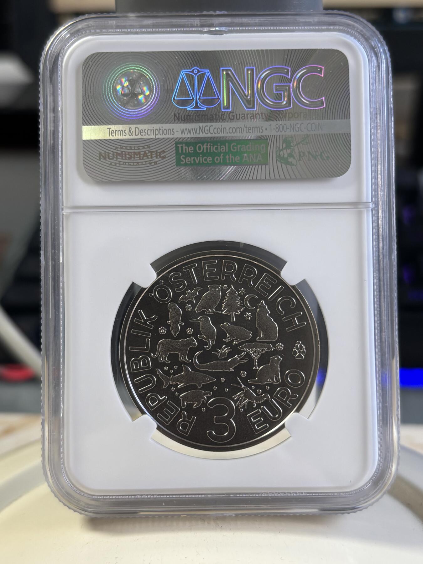 第197期拍卖 奥地利2018年多彩动物系列6夜光鹦鹉荧光效果彩币NGC-MS70首