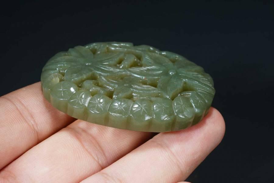 上海都达杂项专场七十二【全场包邮】 和田玉镂空雕花卉纹佩67-16