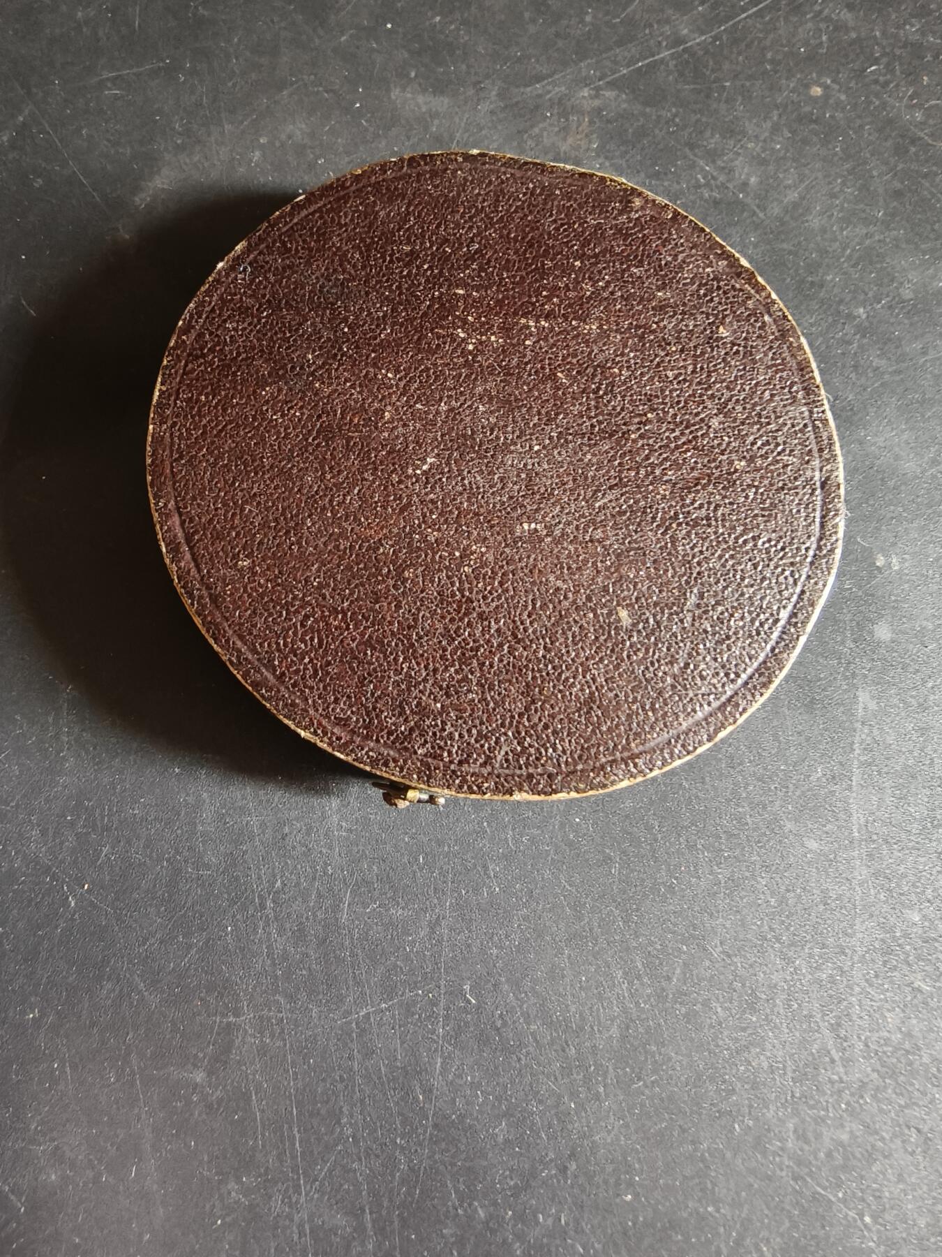 老王徽章第191期 法国教育协会教育家保罗·贝尔大铜章     原盒高浮雕     直径68mm      重量134.5g