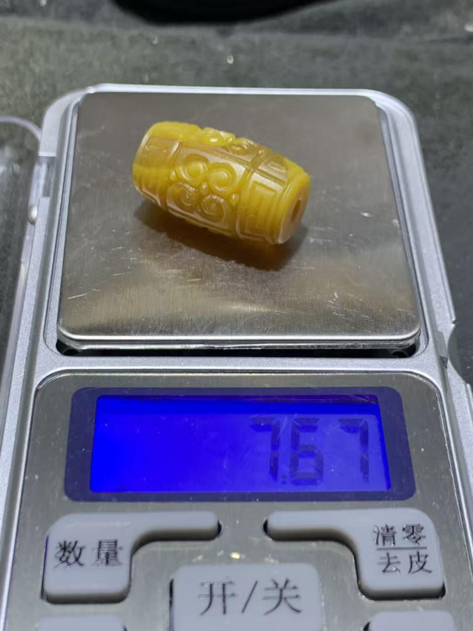 精美高润度冻料鸡油黄战国红玛瑙手工雕刻回纹桶珠一颗，