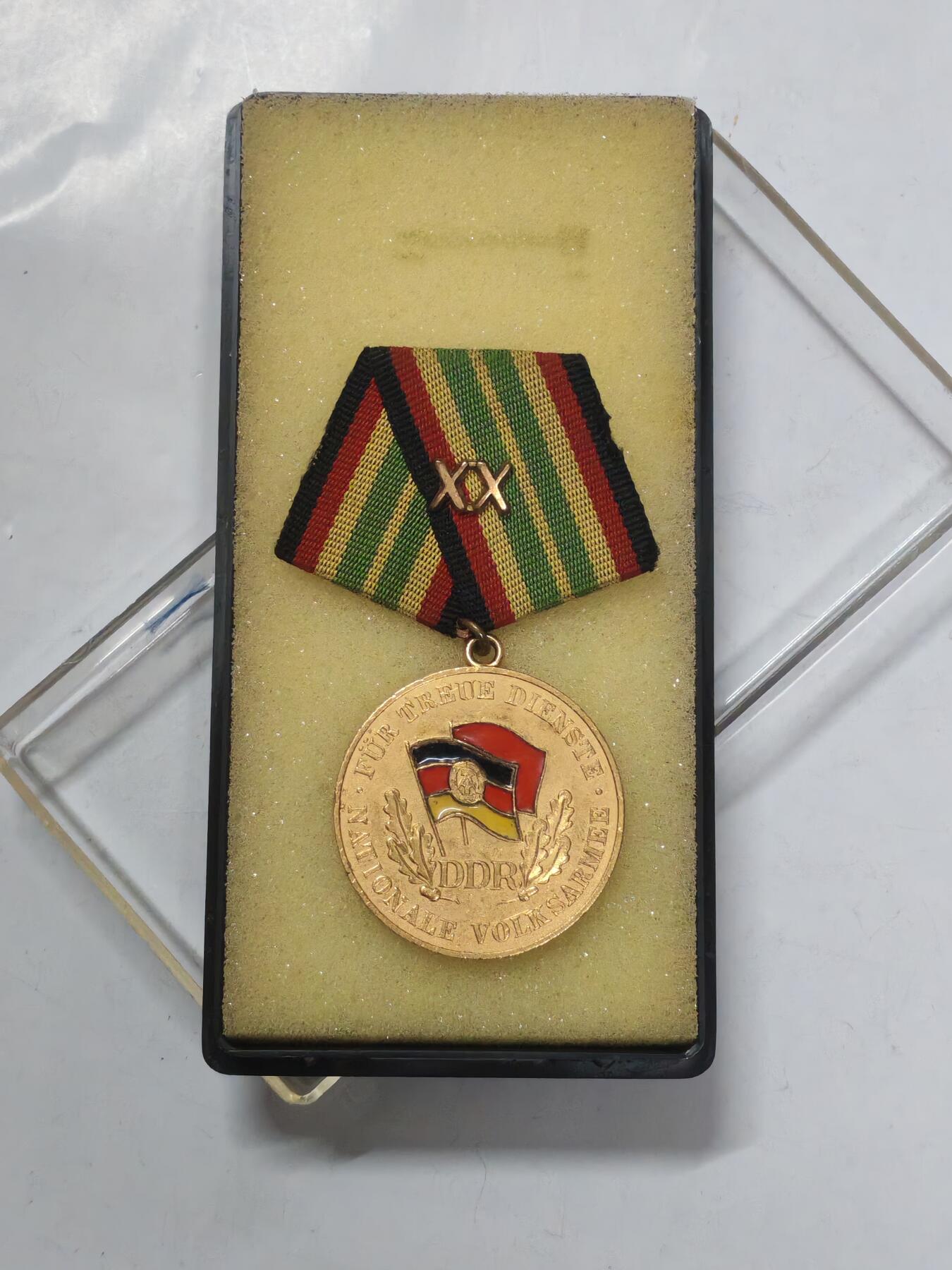 韵星假日军品类拍卖第51期  -- Rimey Holidays Militaria Auction 51 民主德国特级人民军忠诚服务奖章带盒 高级奖章 少见 好品