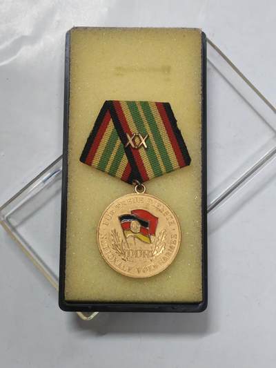 韵星假日军品类拍卖第51期  -- Rimey Holidays Militaria Auction 51 - 民主德国特级人民军忠诚服务奖章带盒 高级奖章 少见 好品