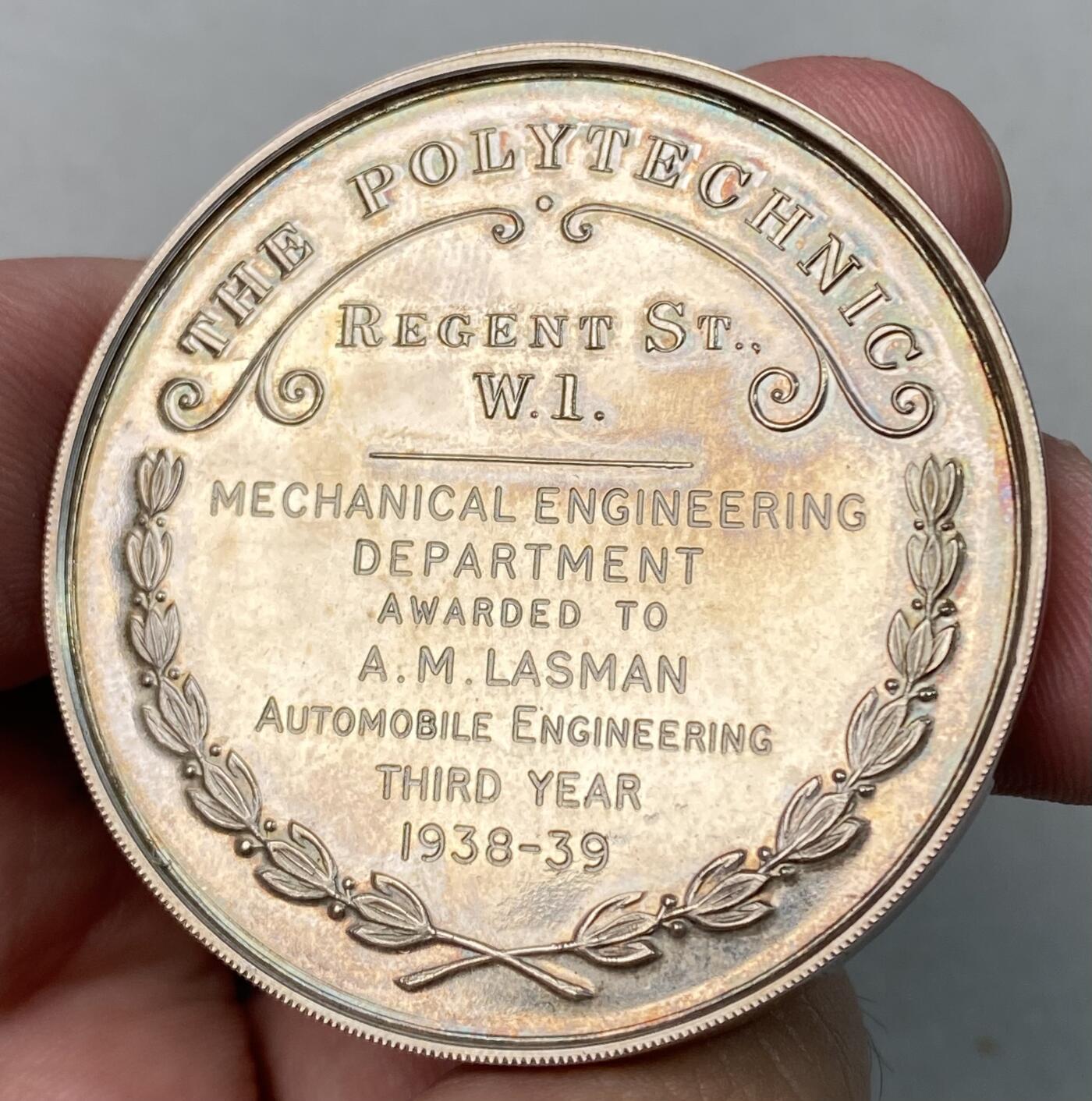 万国钱币拍卖第064期 1938-39年英国圣马丁中央学院圣乔治屠龙大银章 炫丽五彩高浮雕喷砂精制镜面难得 大规格收藏品质 45.5g 44mm