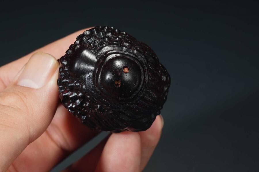 上海都达杂项专场六十六【全场包邮】 印度小叶紫檀精雕《一念之间》挂件62-251