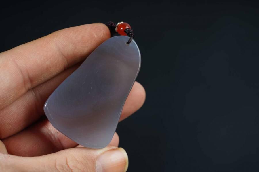 上海都达杂项专场七十二【全场包邮】 天然冰透玛瑙精雕《素衣观音》挂件68-137