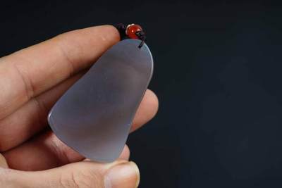 上海都达杂项专场103【全场包邮】  天然冰透玛瑙精雕《素衣观音》挂件68-137