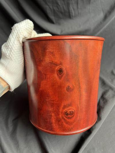 零元拍：精工非洲小叶紫檀（非印度小叶紫檀） 大号笔筒，满纹带水波带瘤子。差不多有七斤左右，精工打磨，花纹漂亮。16.8/16.5/15.5/壁厚约1.7CM。 - 零元拍：精工非洲小叶紫檀（非印度小叶紫檀） 大号笔筒，满纹带水波带瘤子。差不多有七斤左右，精工打磨，花纹漂亮。16.8/16.5/15.5/壁厚约1.7CM。