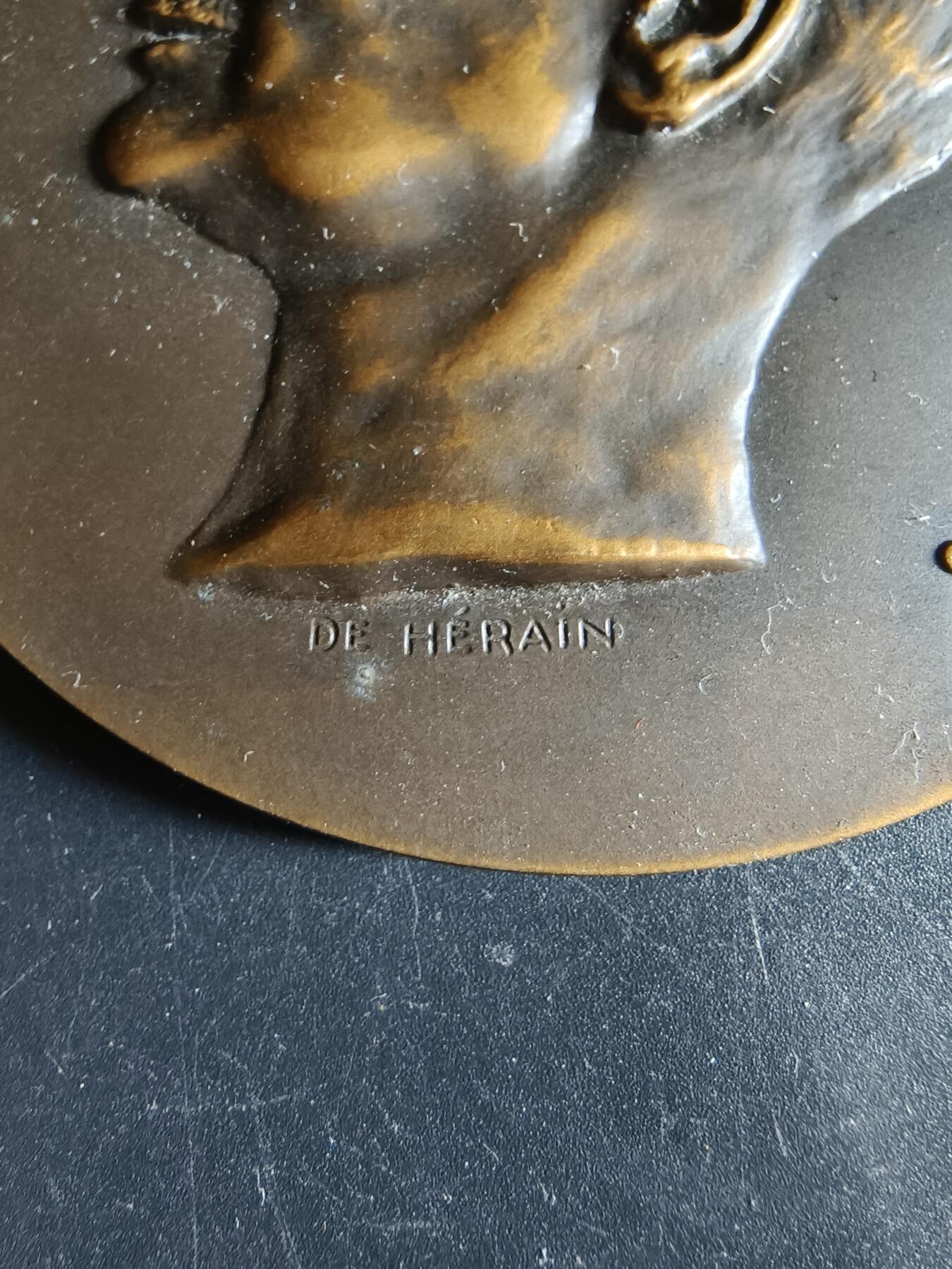 老王徽章第191期 法属阿尔及利亚奥兰市著名医生朱尔·阿巴迪大铜章     高浮雕       直径90mm     重量268.9g直径