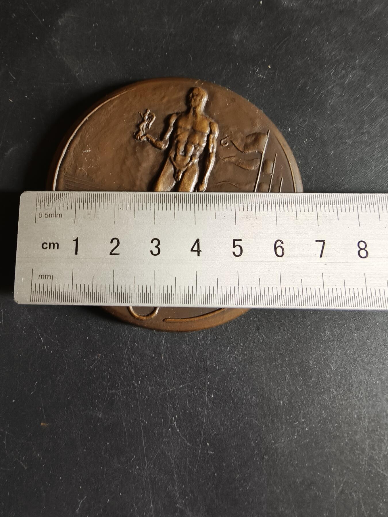 老王徽章第191期 法国体育与教育部奥林匹克运动表彰大铜章      大师科尔宾作品     直径68mm      重量152.6g