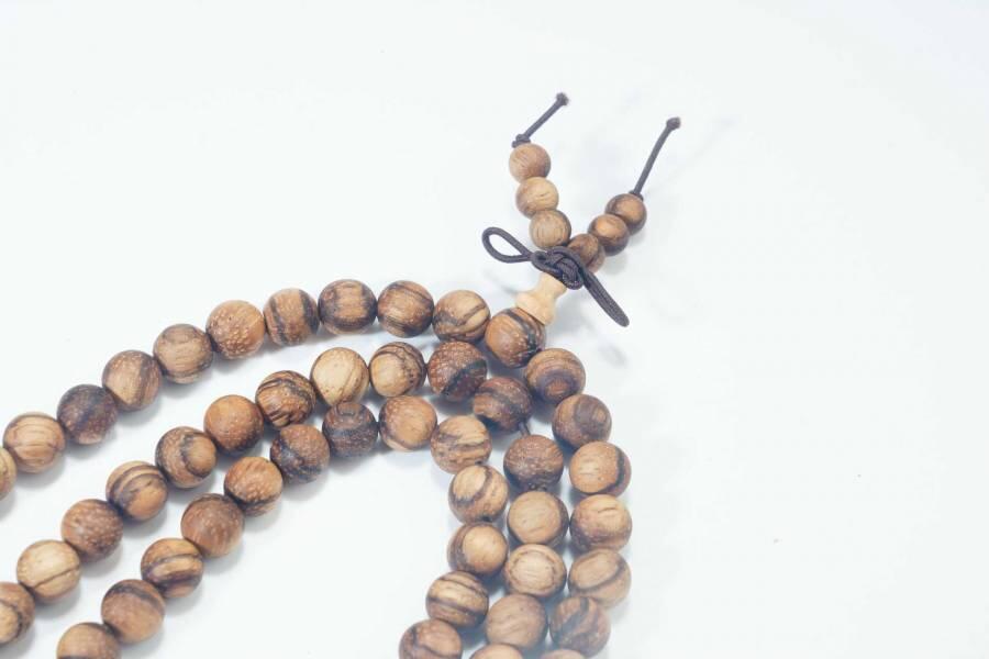 上海都达杂项专场六十六【全场包邮】 天然加里曼丹沉香0.8多圈圆珠手串 附鉴定证书62-132