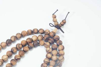 上海都达杂项专场103【全场包邮】  天然加里曼丹沉香0.8多圈圆珠手串 附鉴定证书62-132