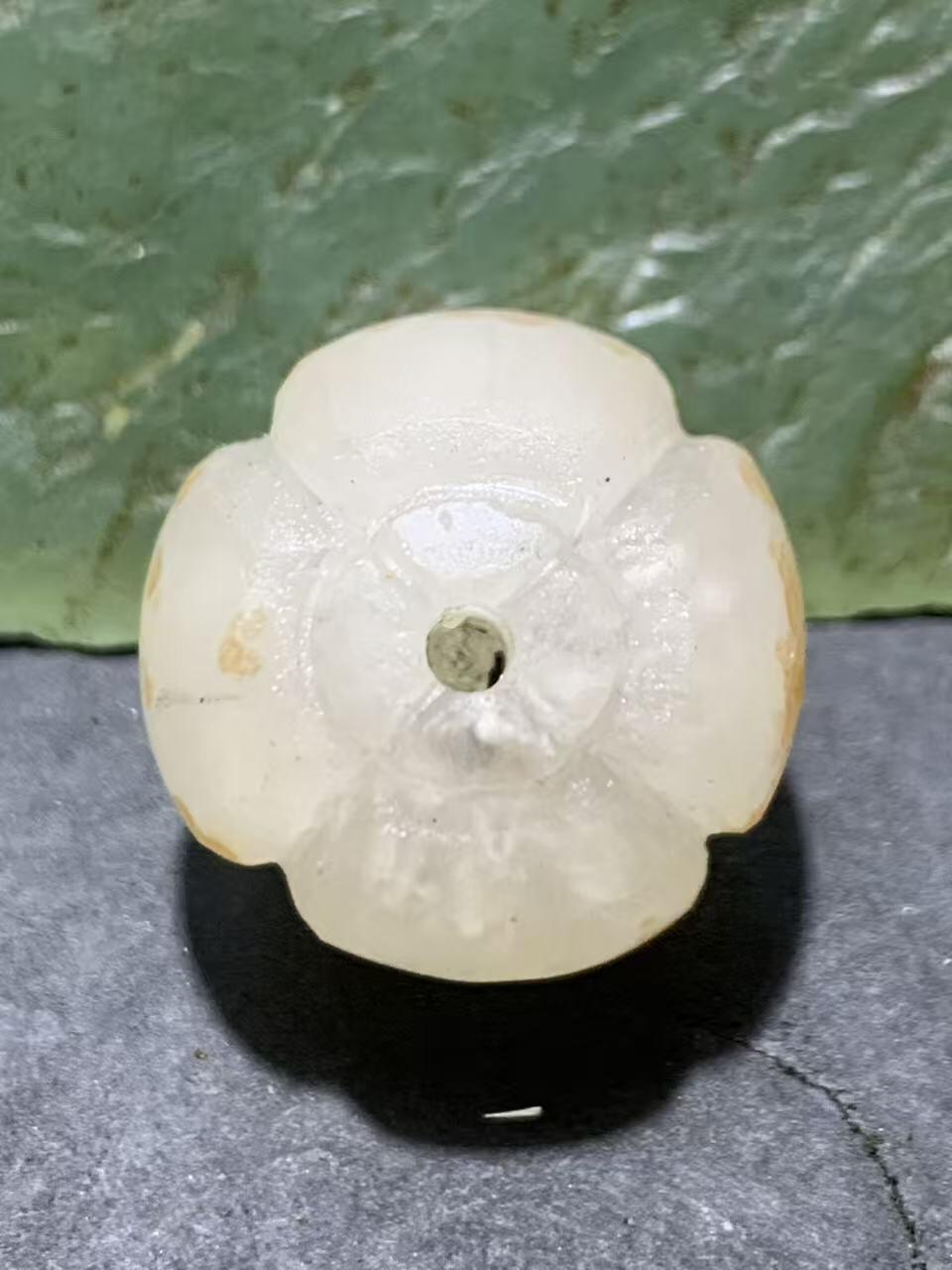 精美亚光冰飘战国红玛瑙手工雕刻四棱南瓜灯笼珠一颗！