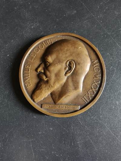 老王徽章第191期 - 法国1933年索邦大学荣誉教授埃米尔·勒古瓦大铜章     高浮雕     直径54mm     重量75g