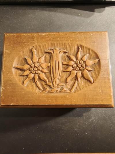 老王徽章第191期 - 德三第100山地步兵团6连士兵收藏木盒       尺寸约15×10×6厘米