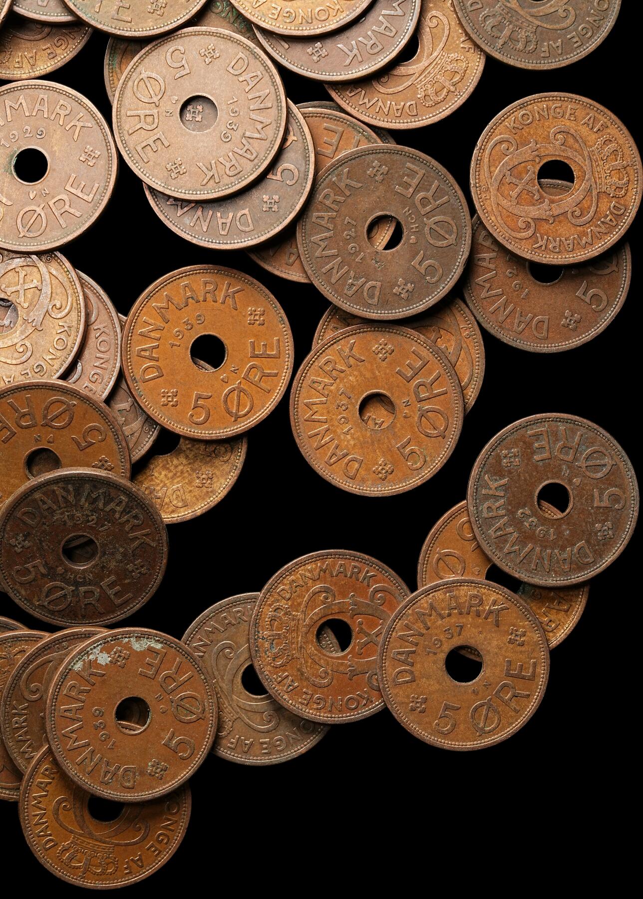 修遠堂世界钱币第110期 丹麦中孔5欧尔铜币67枚，1927-1940年