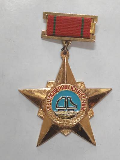 韵星假日军品类拍卖第51期  -- Rimey Holidays Militaria Auction 51 - 越南社会主义共和国为旅游事业做出贡献奖章