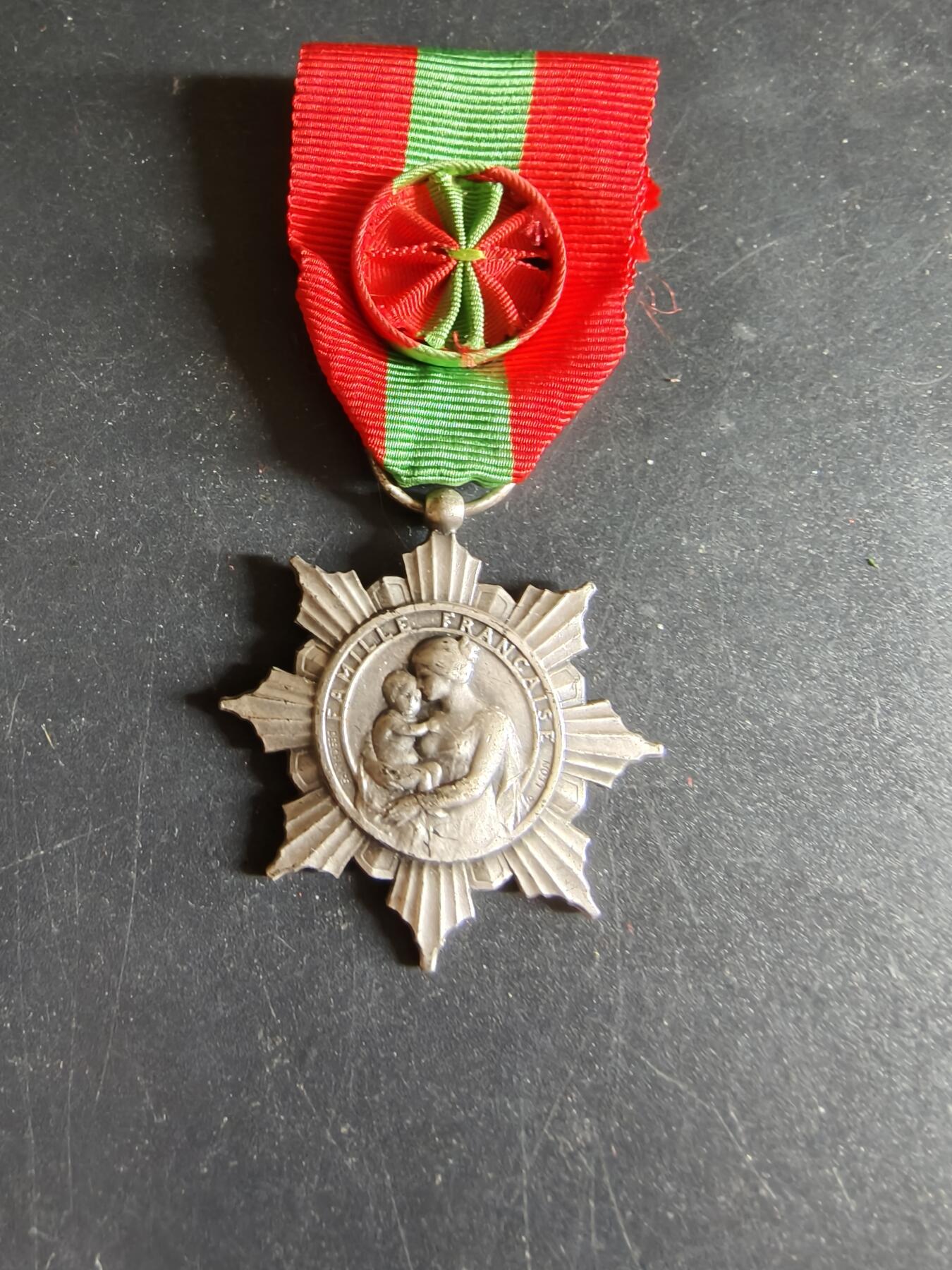 老王徽章第191期 法国银级军官级母亲奖章     925银材质     17.2g