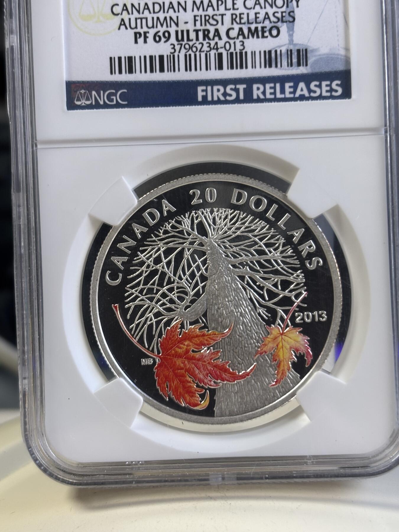 第197期拍卖 加拿大2013枫叶树冠系列秋天银币NGC-PF69首期标无盒证书，9999银，发行7500枚