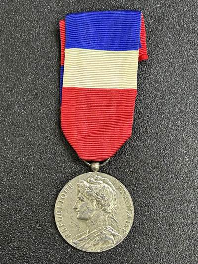 西秦中古拍卖第八十三期  - 法国劳工奖章 1977年实发 银制 有1字银标