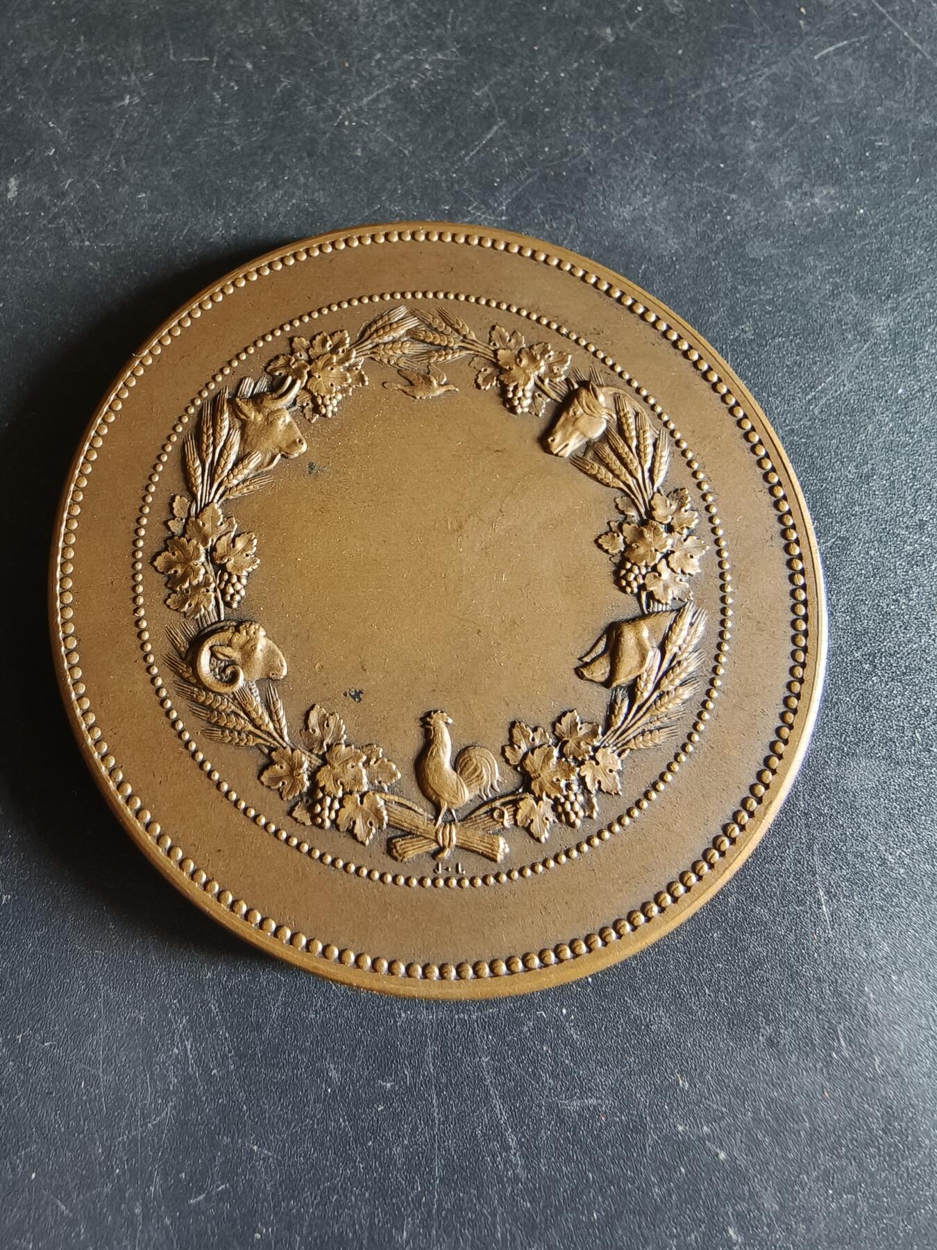 老王徽章第191期 法国畜牧业协会大铜章     原盒     直径58mm     重量92.9g