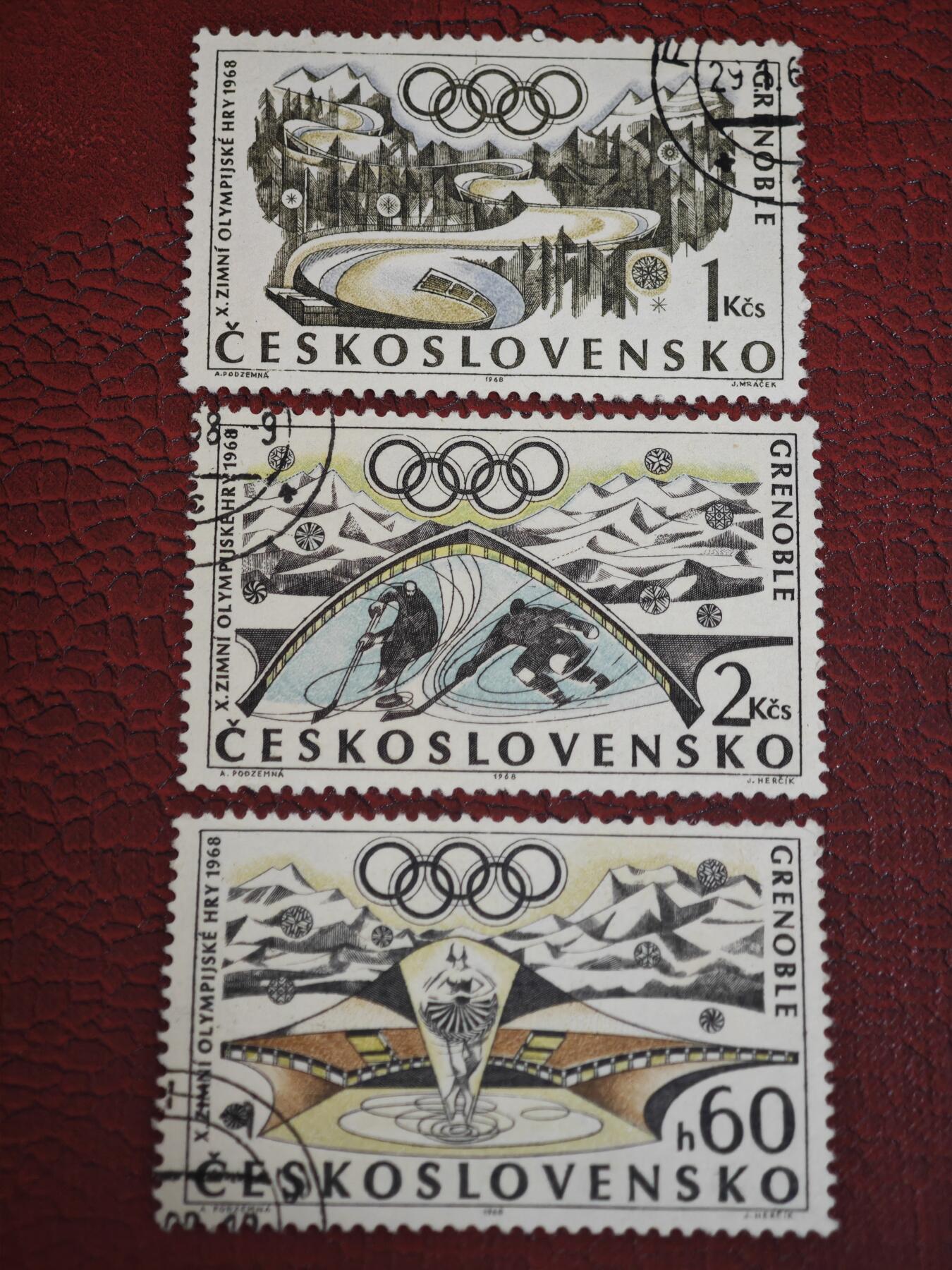 橙子收藏第七期 捷克斯洛伐克1968年格勒诺布尔冬奥会纪念邮票，由捷克斯洛伐克著名邮票设计师A. Podzemná、J. Mráček等创作，采用雕刻版+胶印结合的工艺，线条细腻、色彩明快，是20世纪60年代东欧邮票设计的经典代表，兼具艺术价值与体育史价值。