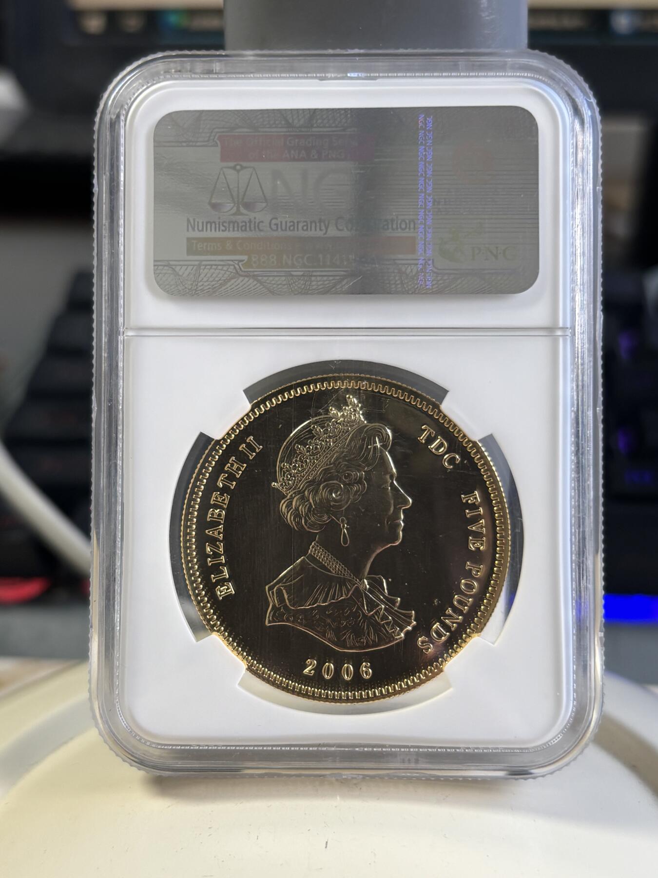 第197期拍卖 特里斯坦达库尼亚2006年女皇诞辰28.28镀金银币NGC-PF69，925银镀金，28.28克，发行20000枚，银价491