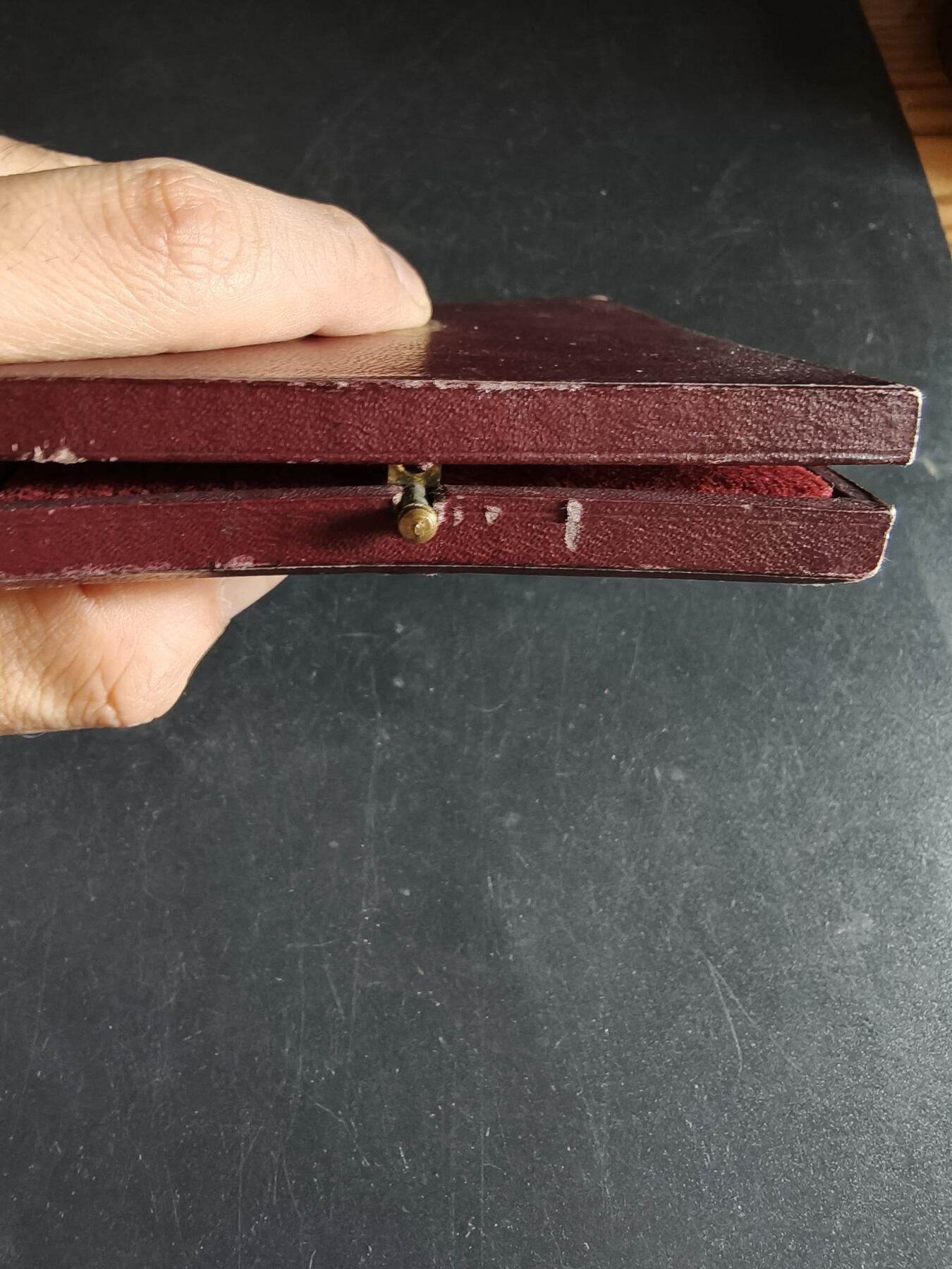 老王徽章第191期 法国1925年巴黎市议员塞萨尔·凯尔任职25周年大铜章      原盒,盒子卡扣有老化变形      大师莱昂·德尚作品      直径60mm     重量97.5g