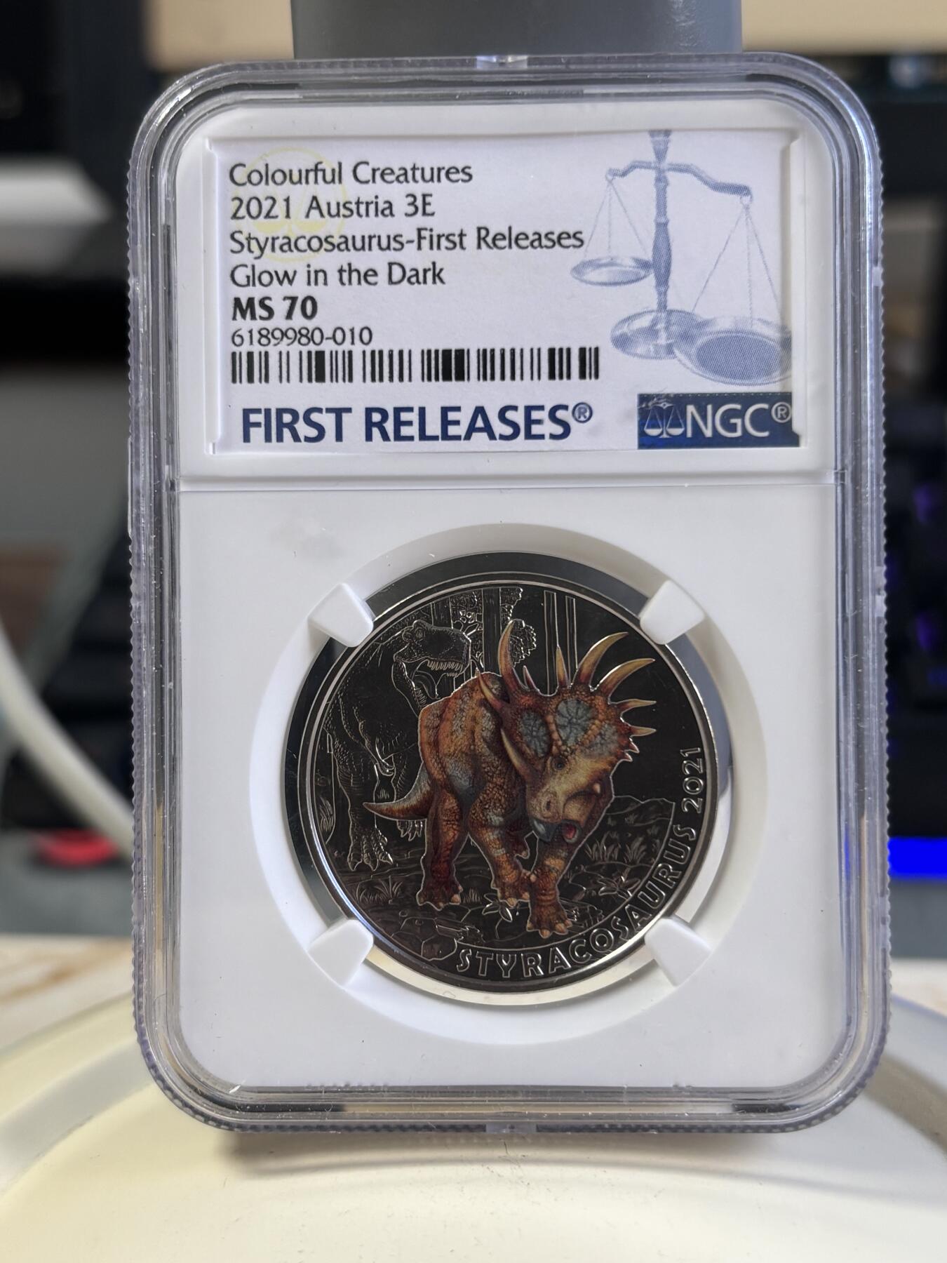 第197期拍卖  奥地利2021年夜光恐龙系列亚伯达戟龙纪念币NGC-MS70首