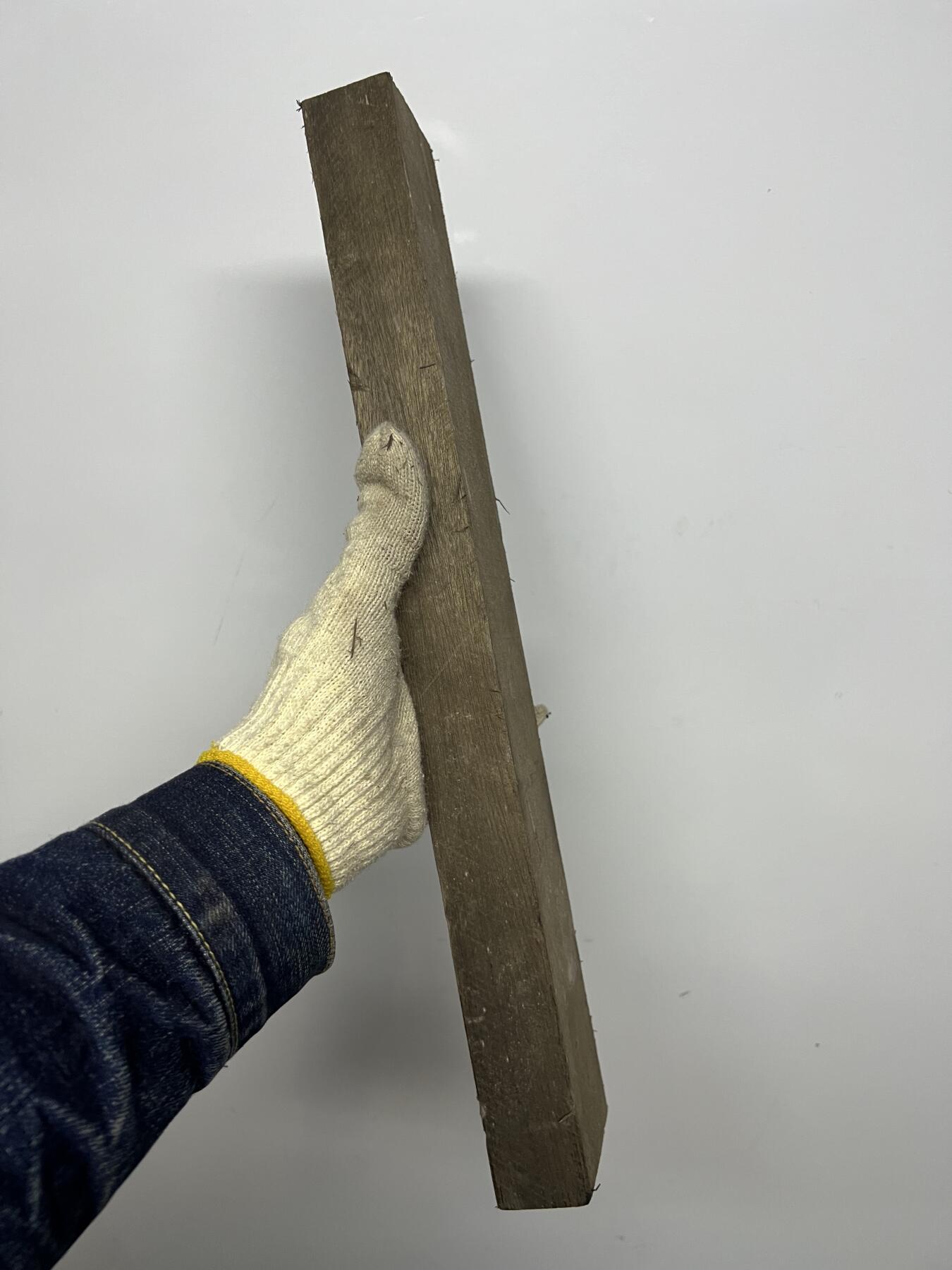 零元拍：NO.1-2金丝楠阴沉料，切镇尺做牌子，无需打磨就已经金光闪闪。切牌子，做镇尺。满金丝药香，尺寸约：42/6.5/3.5CM。