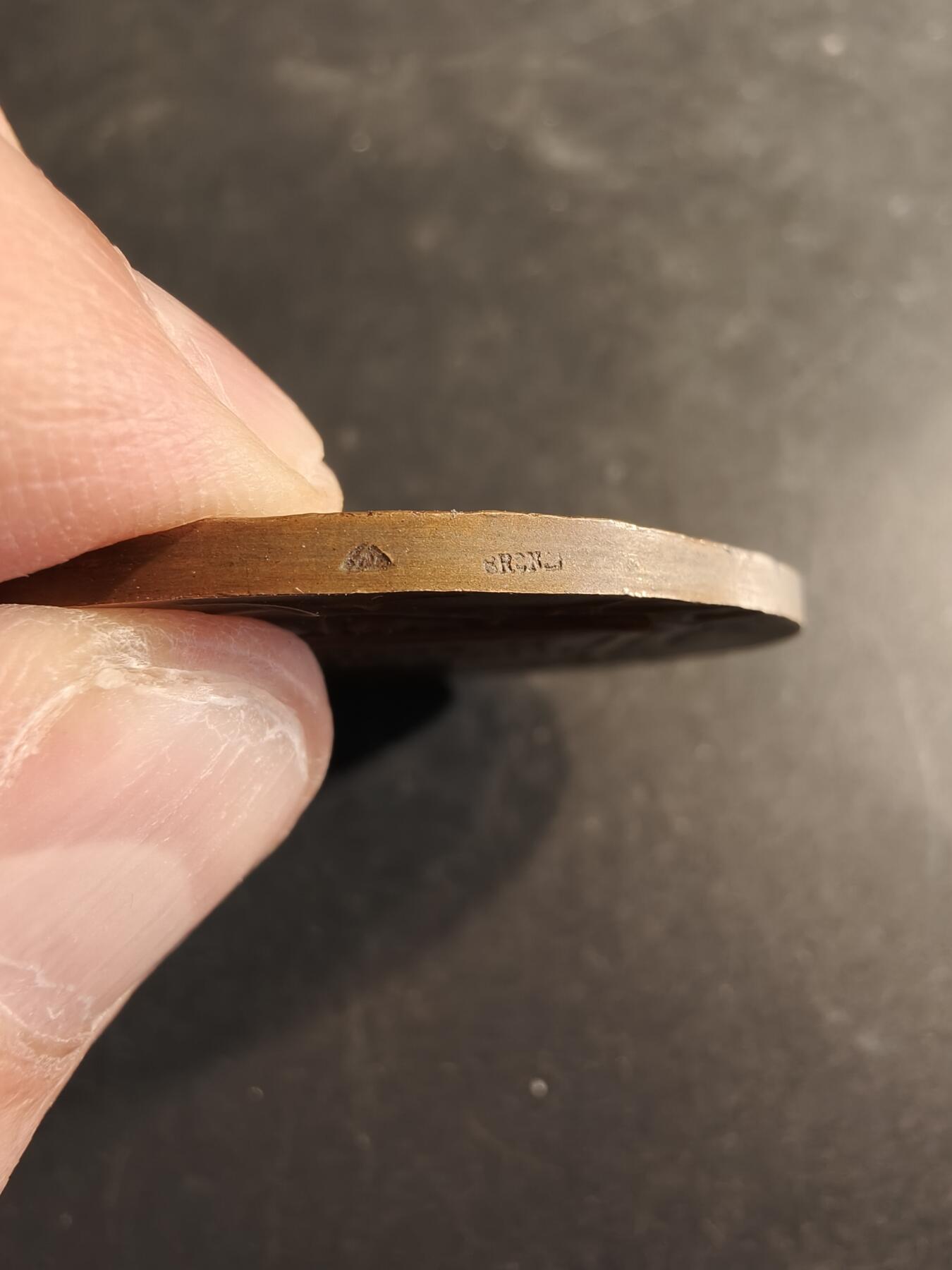 老王徽章第191期 法国瑟堡农业协会大铜章     直径50mm    重量50g